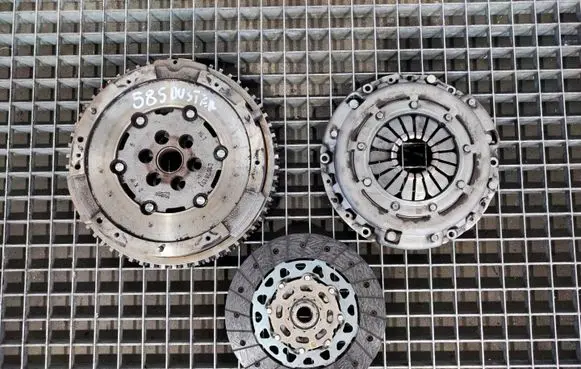 Dacia Duster II Dual mass flywheel 123100749R10 123100749R 302102441R