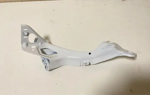 Audi A6 S6 C7 4G Fender mounting bracket 4G0821136A