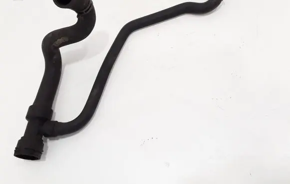 Volkswagen PASSAT B5 Engine coolant pipe/hose