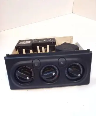 Renault Laguna I Climate control unit 9041703027