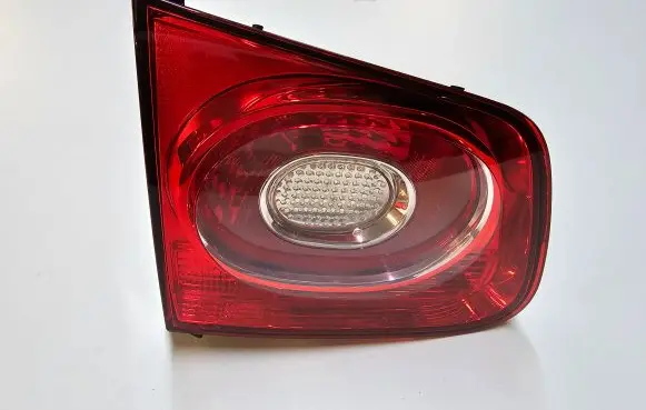 Volkswagen Tiguan Tailgate rear/tail lights 5N0945093C