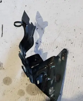 Opel Corsa F Fender mounting bracket 39181718 30932300 23314