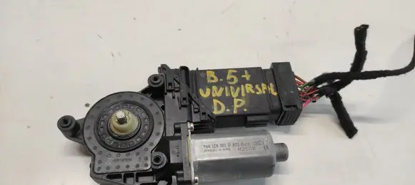 Volkswagen PASSAT B5.5 Front door window regulator motor 3B4837752HQ 9700105551300 191009570