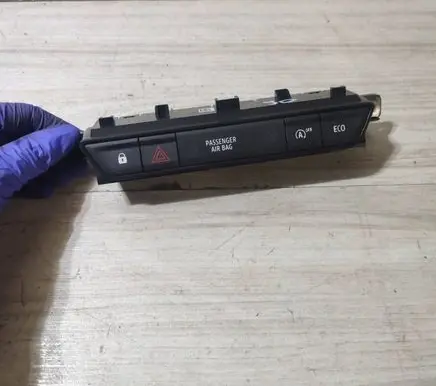 Dacia Jogger Hazard light switch 2177 240827