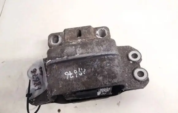 Volkswagen Golf V Engine mount bracket 1k0199555