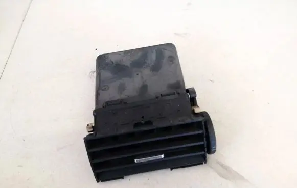 Ford Focus C-MAX Dash center air vent grill 3m51r014l21b