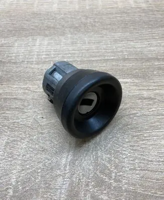 BMW 5 E39 Ignition lock 8379345