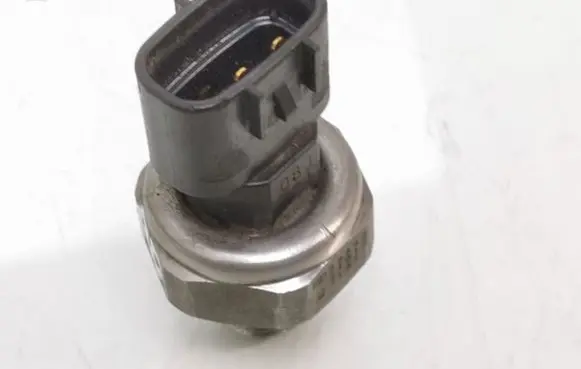 Toyota Avensis T250 Oil pressure sensor 8944851010