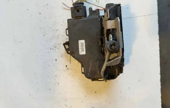 Audi A6 S6 C5 4B Front door lock 4B1837016G