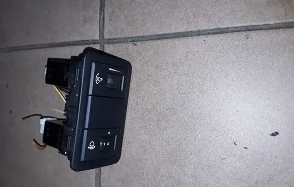 Hyundai i20 (PB PBT) Headlight level height control switch
