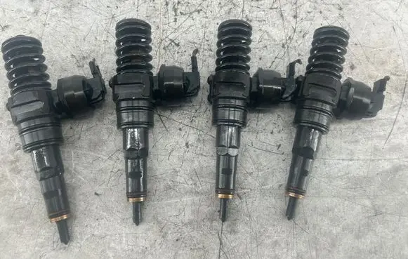 Volkswagen Caddy Fuel injectors set 0414720215