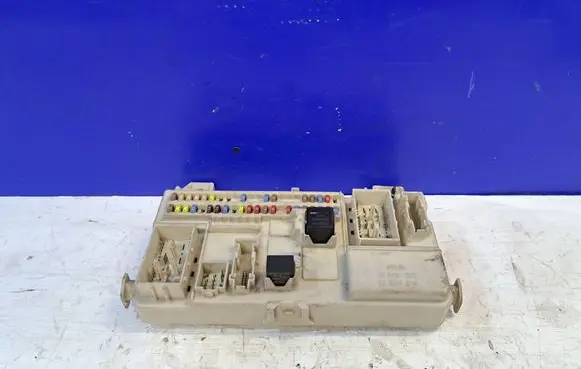 Volvo V50 Fuse module 30728906