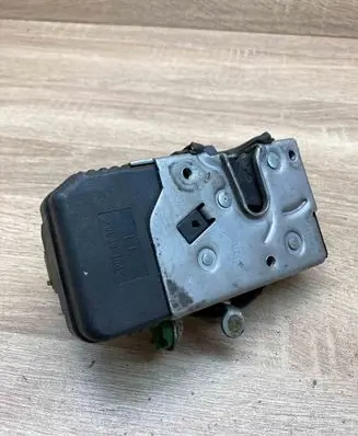 Opel Vectra B Front door lock 24414110