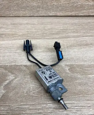 BMW 5 E39 Aerial antenna amplifier 8375225