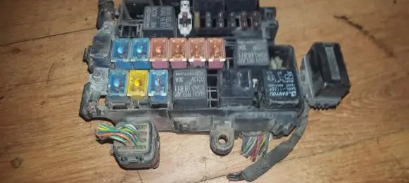 KIA Clarus Fuse box set m6671318 k9a018881
