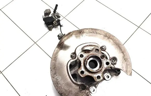 Rear wheel hub