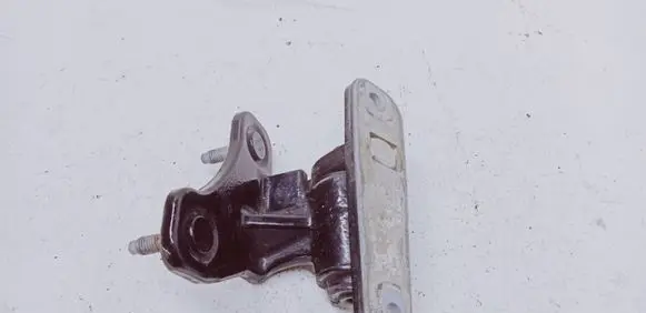 Mercedes-Benz E W212 Front door lower hinge A047058