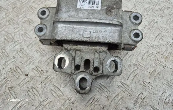 Skoda Octavia Mk2 (1Z) Engine mount bracket 1K0199555AT
