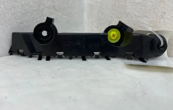 Nissan Qashqai J12 Front bumper mounting bracket 622226UA0A