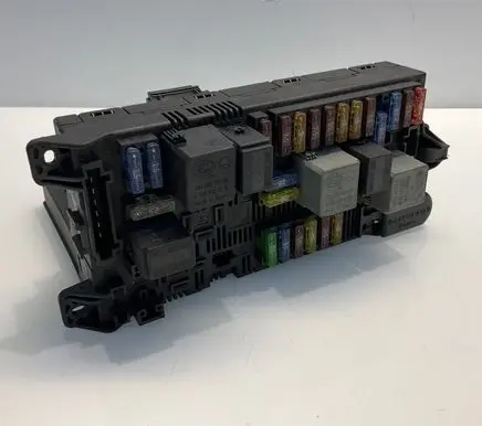 Mercedes-Benz E W211 Fuse module 2115453901 00007165AB 00007165A8