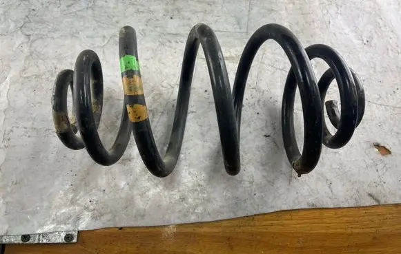 Volkswagen PASSAT B5 Rear coil spring