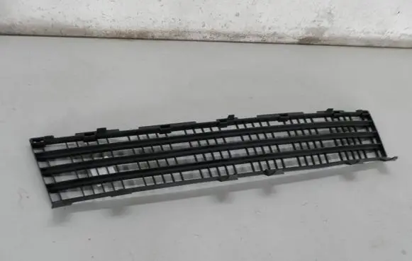 Renault Clio III Front bumper lower grill 7701072018