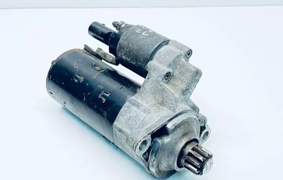 Volkswagen Golf V Starter motor 02E911023L