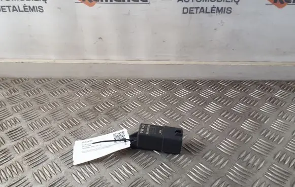 Volkswagen Jetta V Glow plug pre-heat relay 038907281D 0522120504