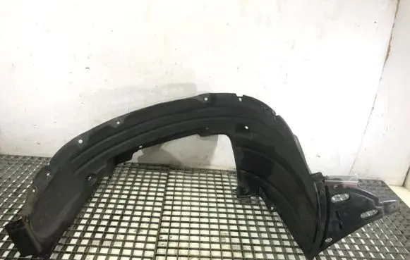 Front wheel arch liner splash guards