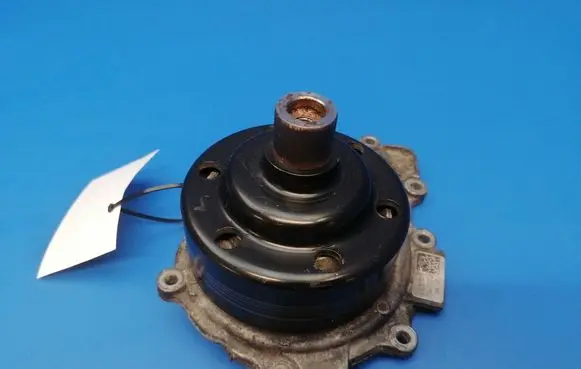 Mercedes-Benz Sprinter W906 Water pump A6512002301