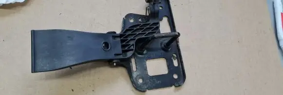 Audi A4 S4 B8 8K Engine bonnet/hood lock/latch loop/hook 8T0823480