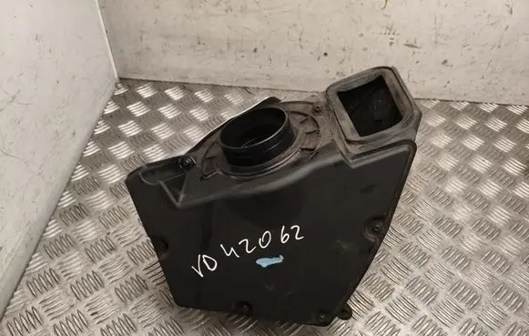 Audi A5 8T 8F Air filter box 8W0133835AB