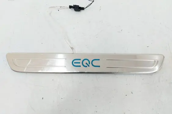 Front sill (body part)