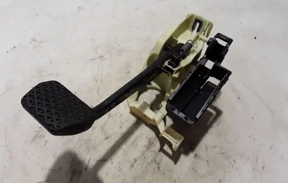 BMW 5 GT F07 Brake pedal 6782666