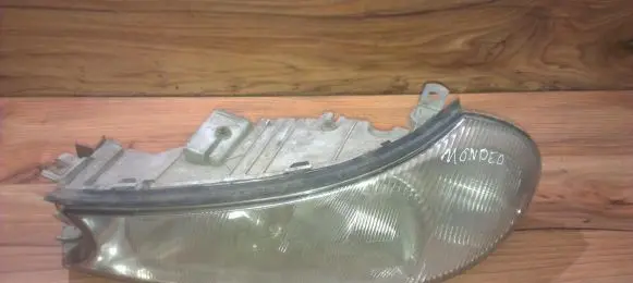 Ford Mondeo MK II Headlight/headlamp 1305235322 NENUSTAYYTA