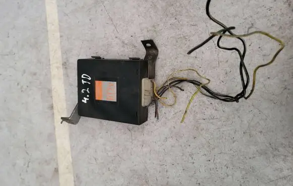 Toyota Land Cruiser (FJ80) Transfer box differential control unit 0784003160