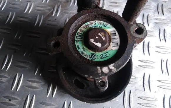 Volkswagen Golf IV Power steering pump 1J0422154D