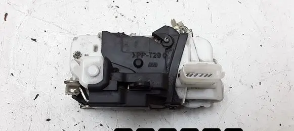 Citroen C5 Front door lock 