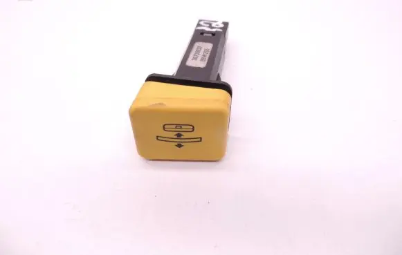 Volvo C70 Tailgate/boot open switch button 30739031 D82