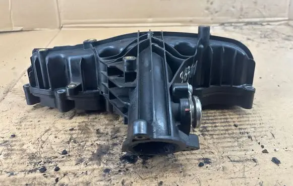 Volkswagen Jetta VI Intake manifold 03L129711A 03L129711AM