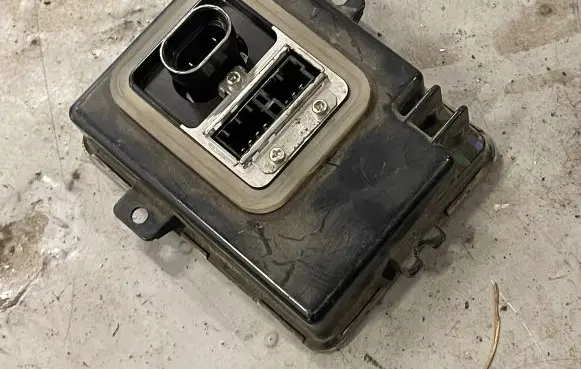 BMW 3 E46 Headlight ballast module Xenon 6925647 W3T12671 5840111599