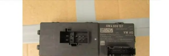 Volkswagen PASSAT B8 Central locking relay 