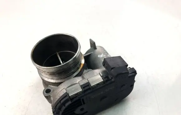 Volvo XC70 Throttle valve 31216665