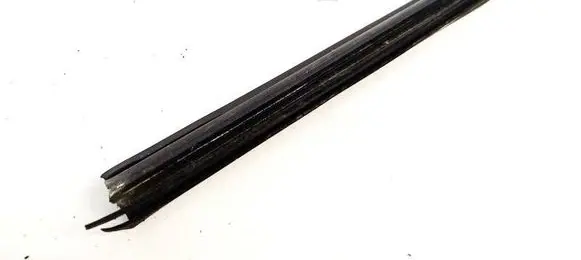 Seat Leon (1P) Rear door glass trim molding 1P0837471