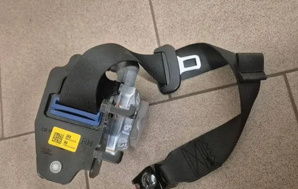 KIA Ceed Rear seatbelt 89820J7000