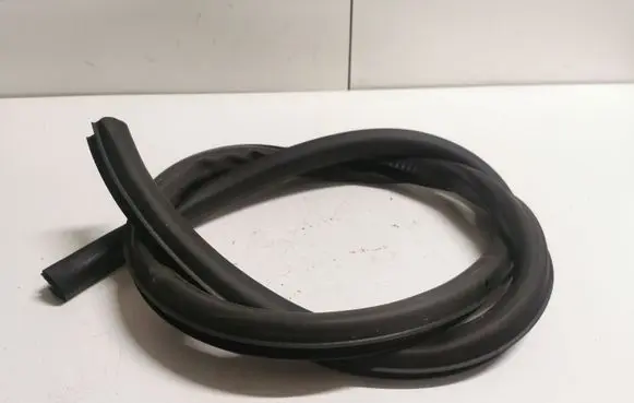 Audi A5 8T 8F Rubber seal front coupe door 8T0831707D
