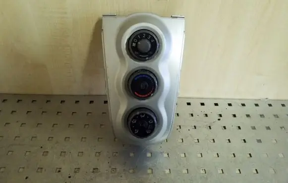 Toyota Yaris Climate control unit 554060D190