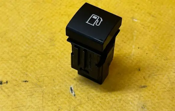 Toyota RAV 4 (XA50) Fuel tank opening switch 