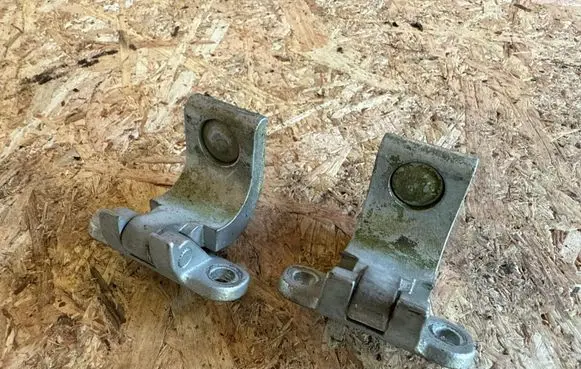 Volkswagen Golf IV Tailgate/trunk/boot hinge
