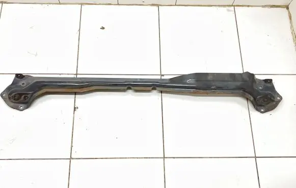 Ford Focus Other engine bay part AV6116H004AC 30913 C9H7A